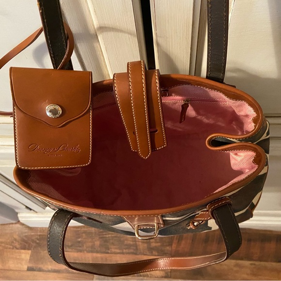 Dooney & Bourke - Picture 3 of 7